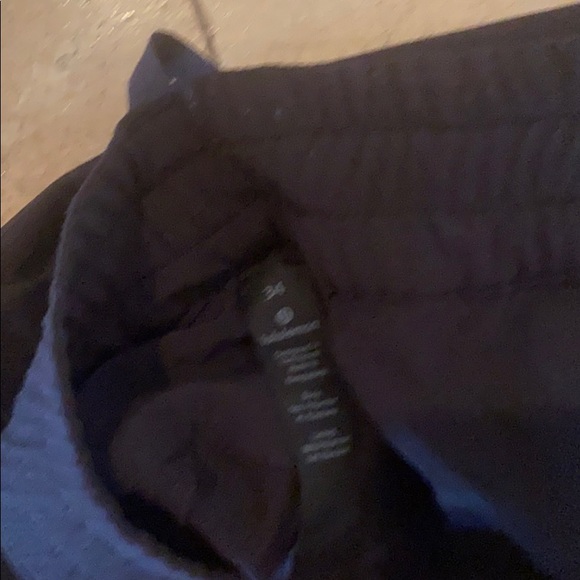 Lululemon pants black unknown style - Picture 4 of 4
